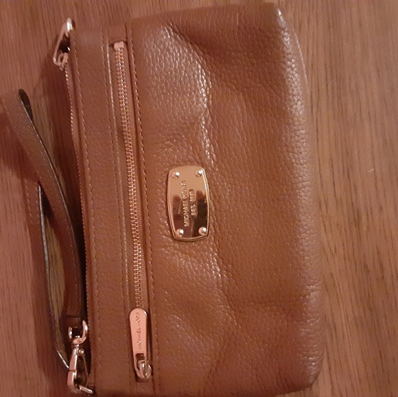 Michael Kors coin  hand bag - Picture 1 of 2